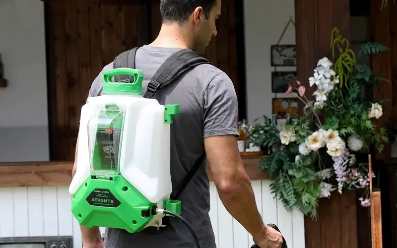 Spruzzatore a batteria